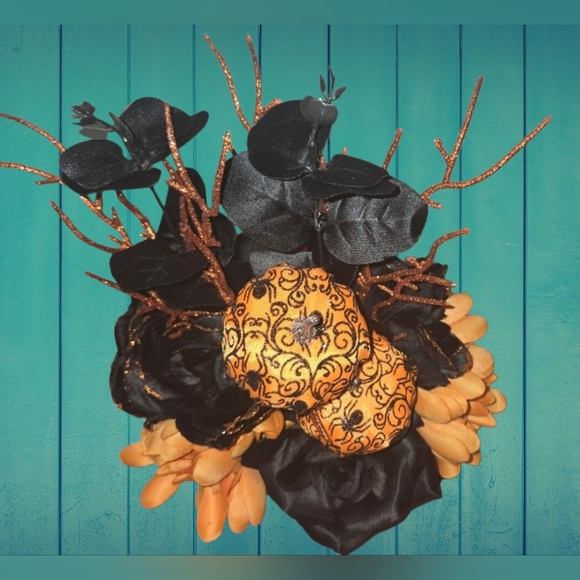 Halloween handmade table centerpiece - Picture 2 of 3